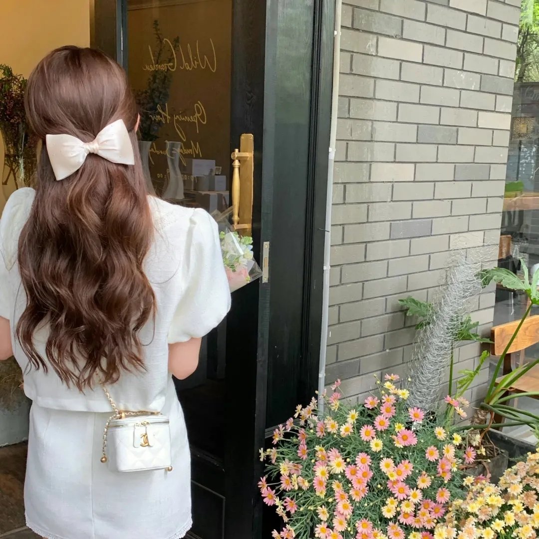 一个年轻的姑娘